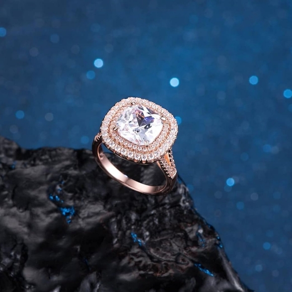 Rose Gold Cocktail Ring With Cubic Zirconia - Picture 3 of 4